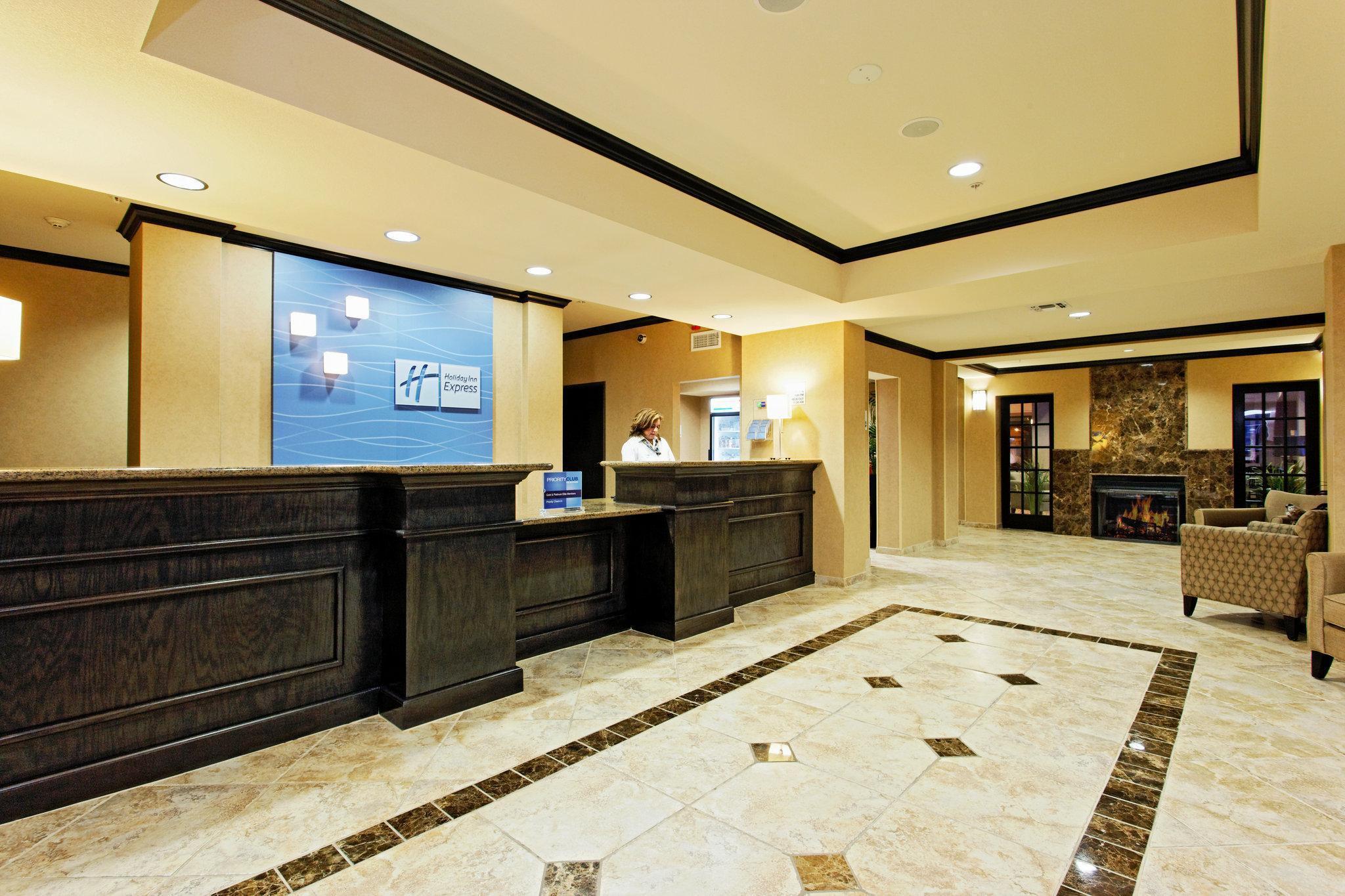 Holiday Inn Express & Suites Ozona By Ihg Exterior photo